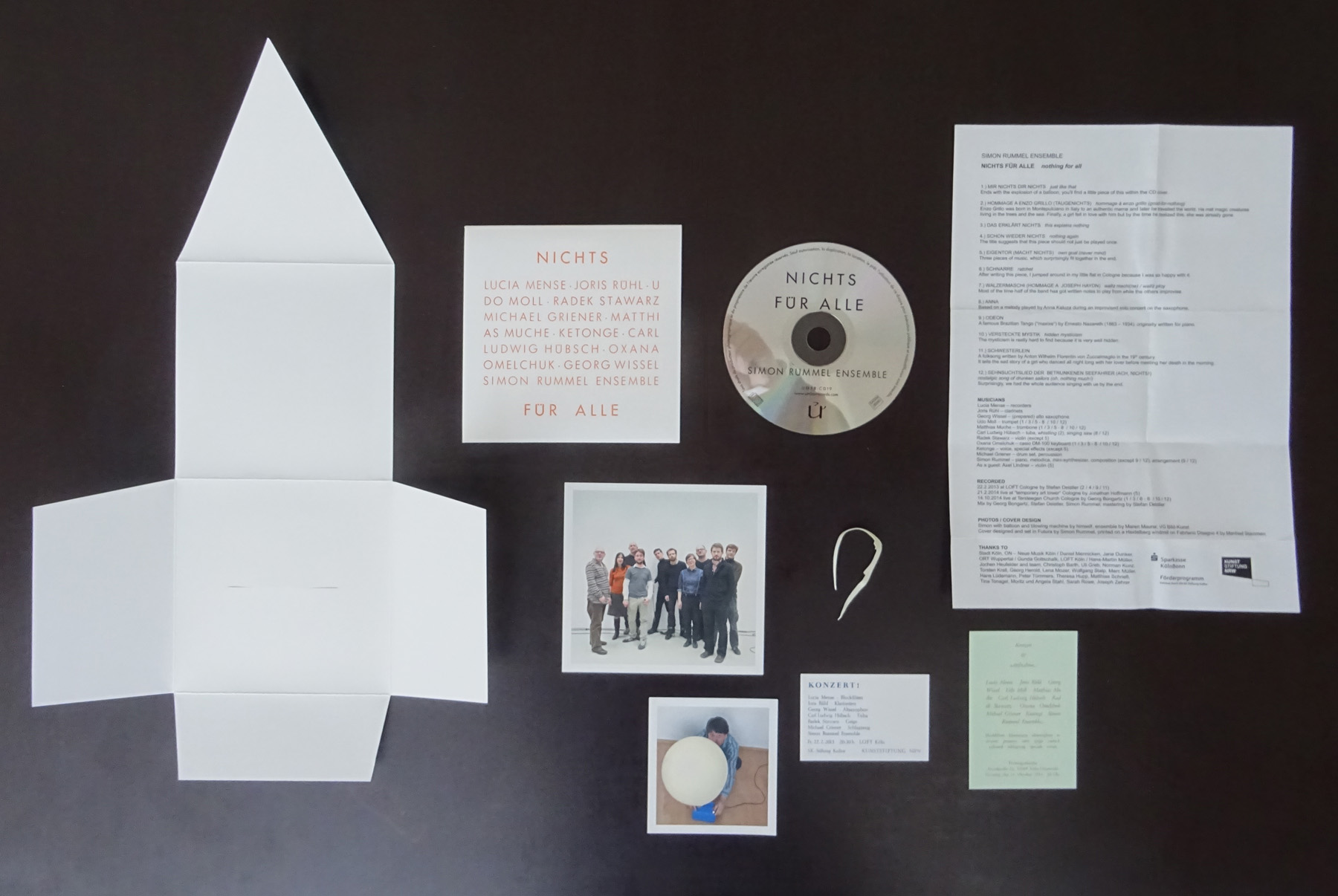 A photo of the unfolded CD Nichts fuer Alle with all the Photos and the CD which are inside.